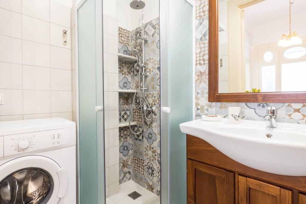 Neoclassical Flat With 2 Bedrooms In 피레아스 외부 사진
