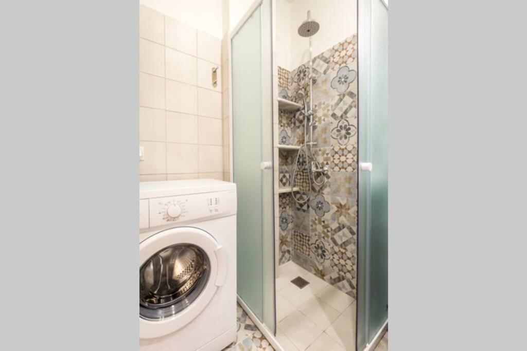Neoclassical Flat With 2 Bedrooms In 피레아스 외부 사진