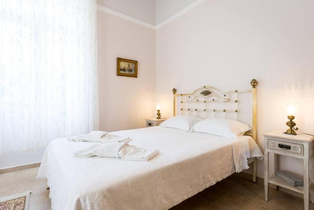 Neoclassical Flat With 2 Bedrooms In 피레아스 외부 사진