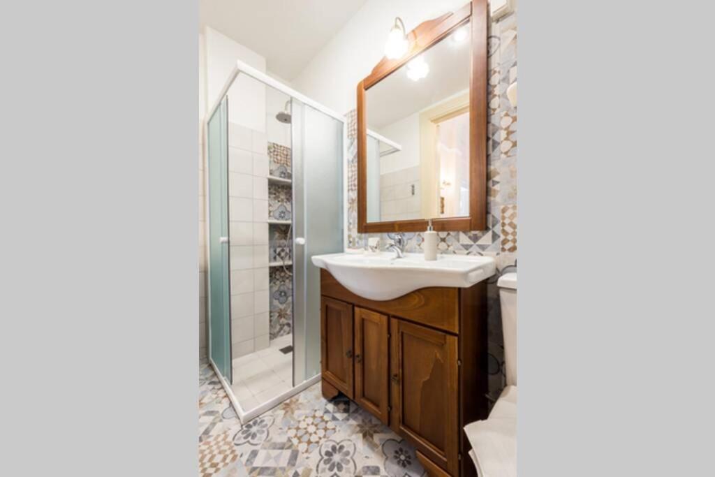 Neoclassical Flat With 2 Bedrooms In 피레아스 외부 사진
