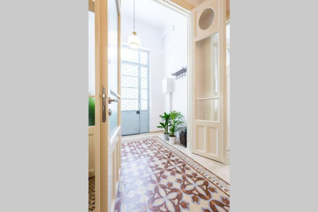 Neoclassical Flat With 2 Bedrooms In 피레아스 외부 사진
