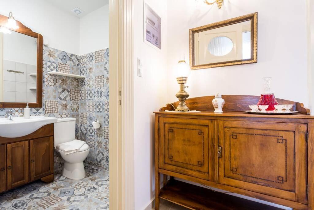 Neoclassical Flat With 2 Bedrooms In 피레아스 외부 사진