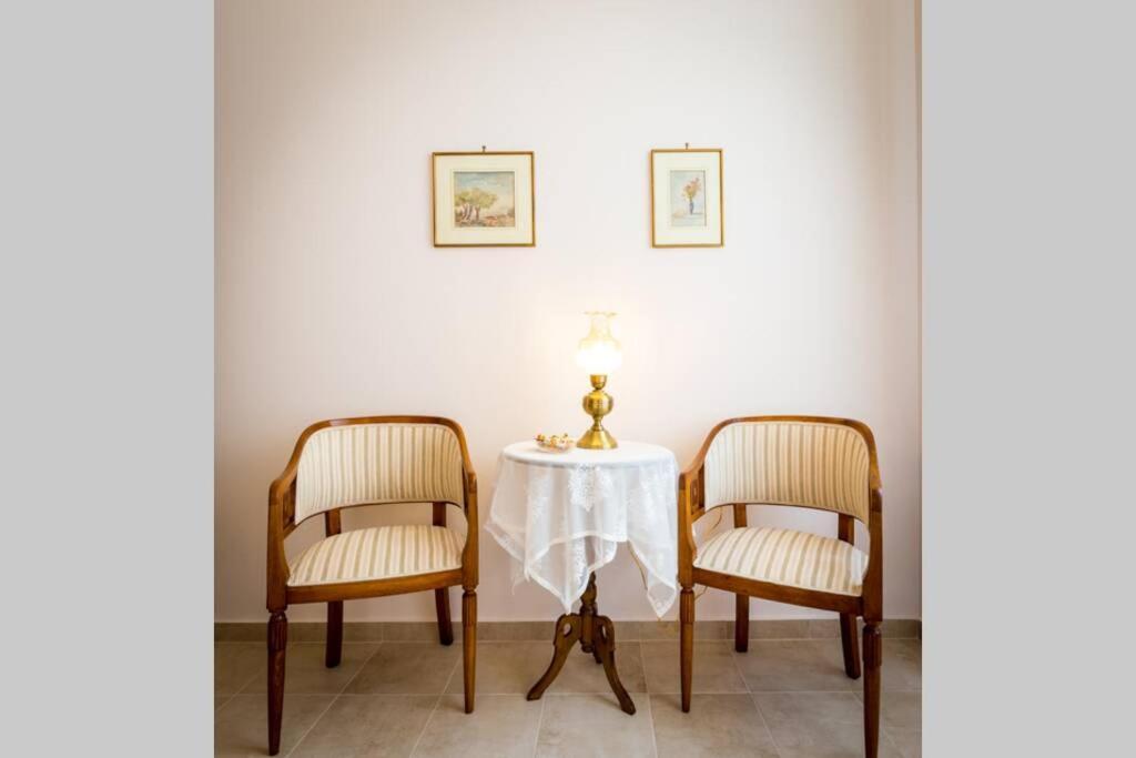 Neoclassical Flat With 2 Bedrooms In 피레아스 외부 사진