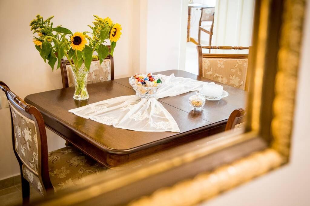 Neoclassical Flat With 2 Bedrooms In 피레아스 외부 사진