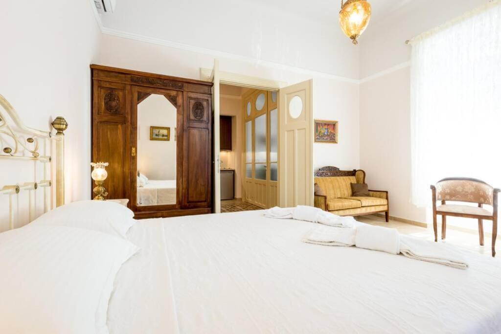 Neoclassical Flat With 2 Bedrooms In 피레아스 외부 사진