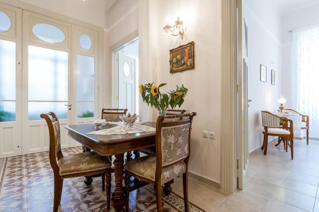 Neoclassical Flat With 2 Bedrooms In 피레아스 외부 사진