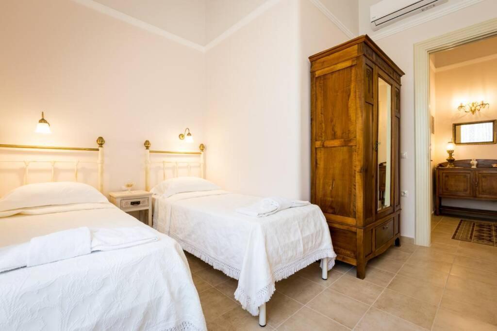 Neoclassical Flat With 2 Bedrooms In 피레아스 외부 사진